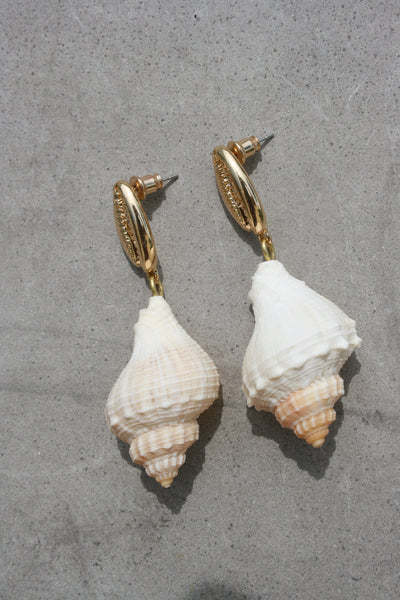 AMBER SCEATS Amelia Earrings Natural Shell
