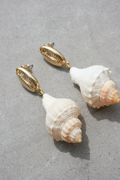 AMBER SCEATS Amelia Earrings Natural Shell
